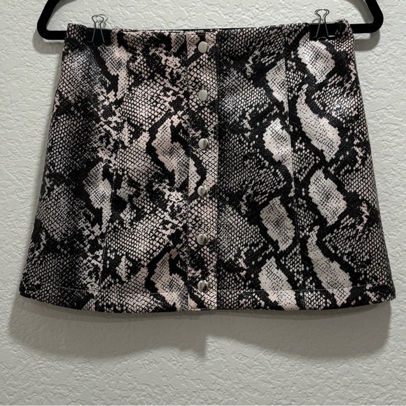 Urban Outfitters Women Faux Snake Print Mini Skirt - Picture 9 of 10
